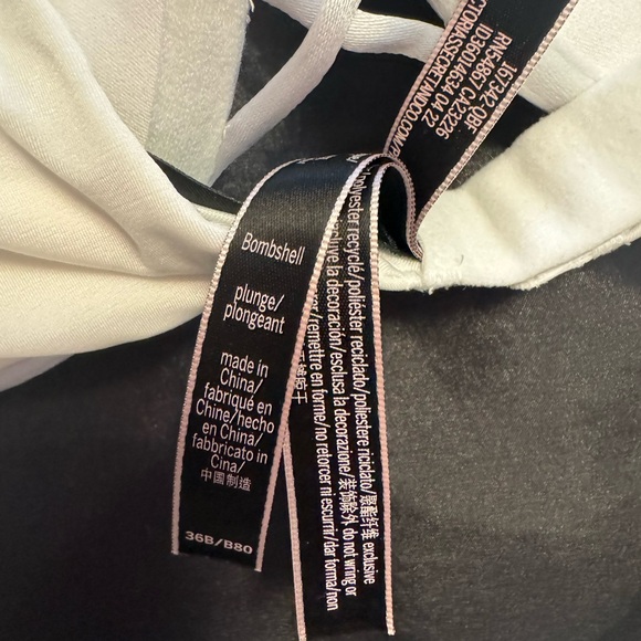 Victoria Secret Bombshell Bra - Picture 4 of 4